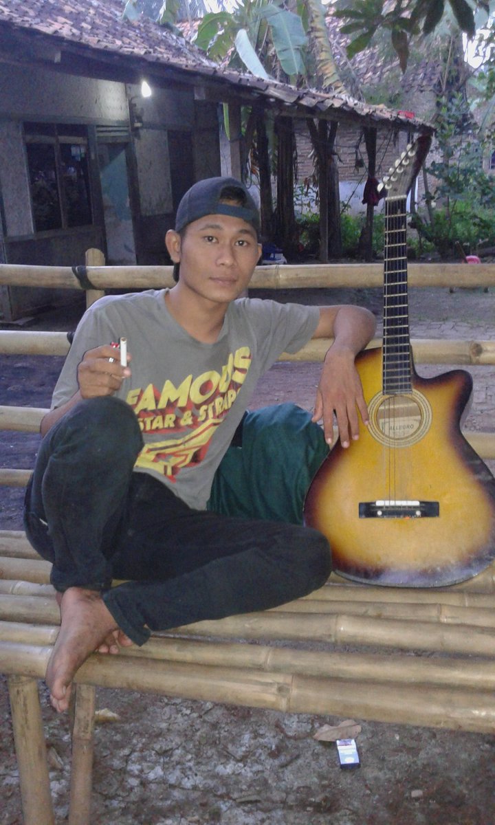 aif_slank's tweet photo. Ngamen sugan nya, biar uang jajan nambah hahaa https://t.co/ZKZgQZbw1O