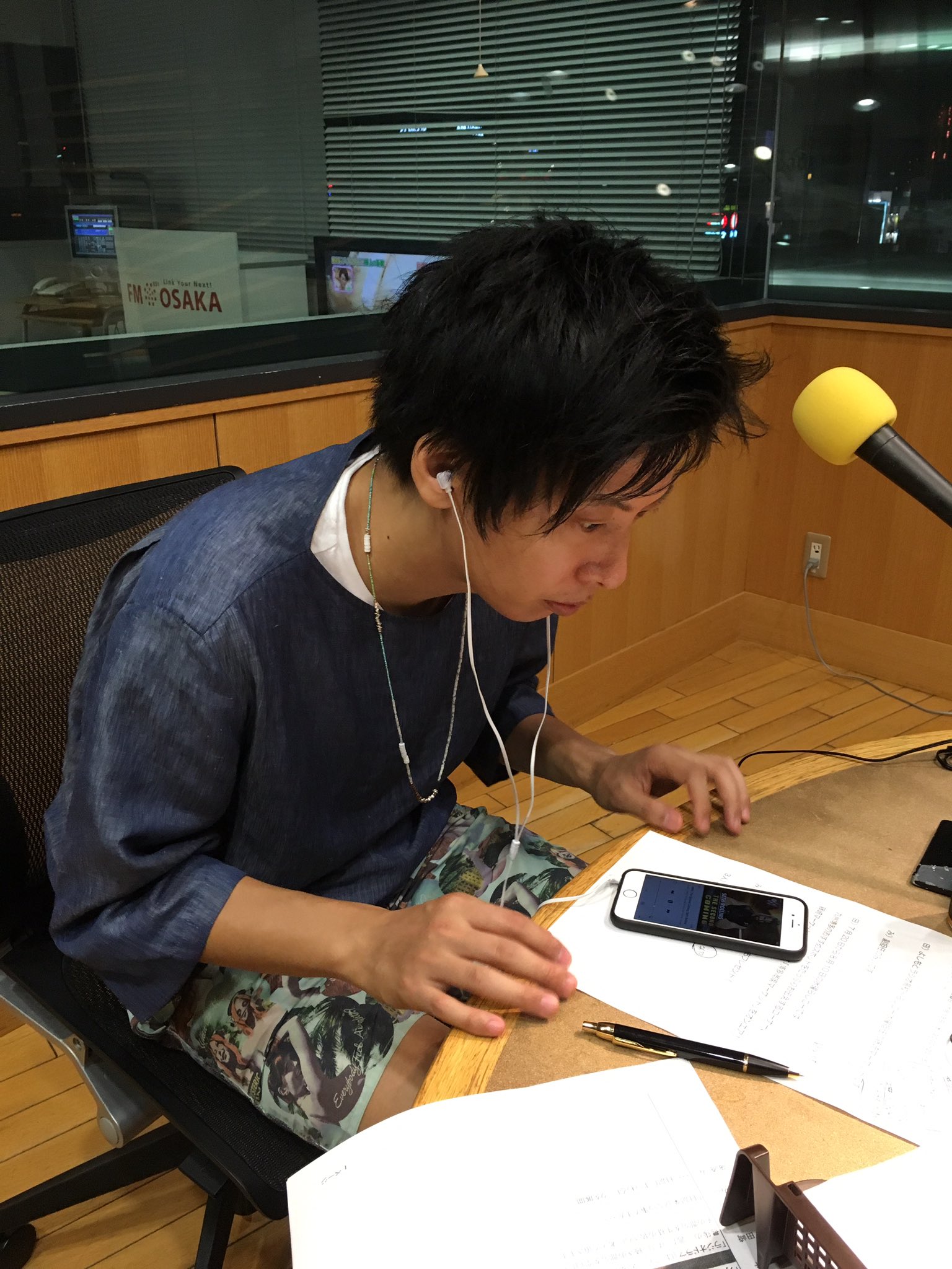 らじこー 水曜日 藤崎マーケット先生 水曜ラジオドラマ 日記楽 本番前にプロレスの入場曲を聴いてテンション上げてるトキ先生 おぉおぉおぉ めっちゃ動くけど動画ちゃいますねんこれ らじこー トキ選手入場 対戦相手は 学天即奥田先生