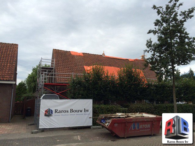rarosbouw's tweet photo. In #Berlicum zijn we een week onderweg met #dakrenovatie + optopping van  een #tweekapper  #bouwbedrijf #verbouw https://t.co/iMd4k60HNg