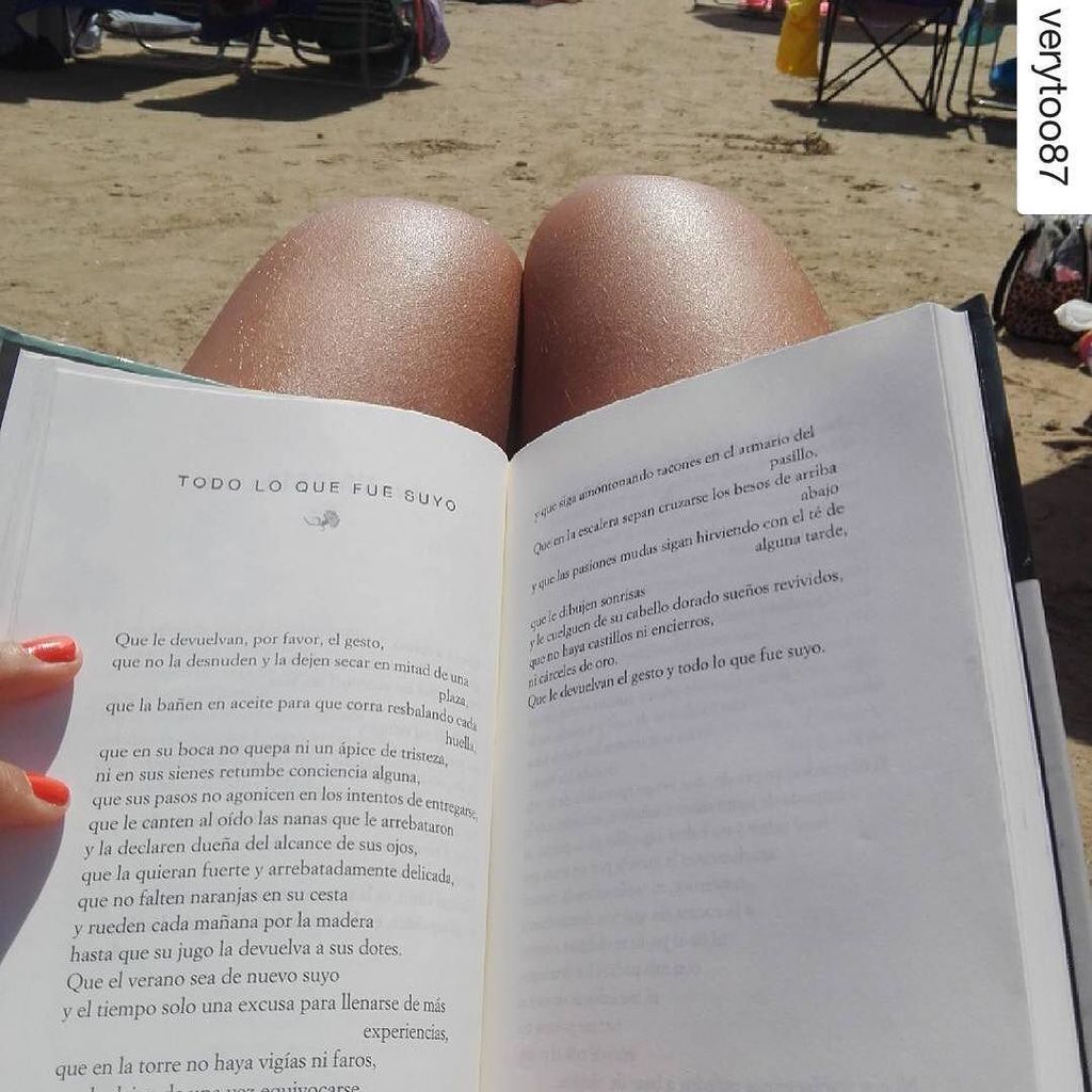artisteamdo's tweet photo. Mi paraiso #solounlibroysoyfeliz #VanesaMartin #mujeroceano #valdelagrana #timebeach #vera… https://t.co/cOYeNG3zUS https://t.co/NQ0BuwGyxJ