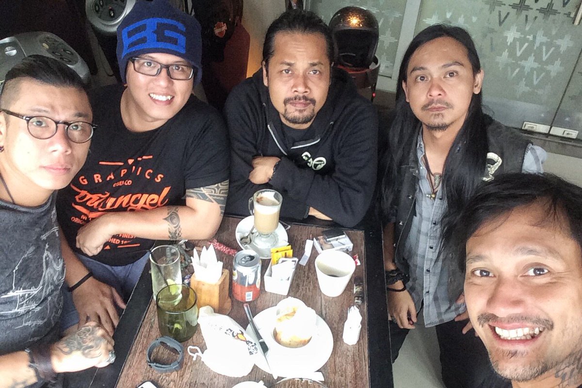 gustitattoo's tweet photo. Berkumpul, mendengarkan ide2 demi masa depan yg lebih anu.. ✊🏼🤘🏼🤘🏼
#pasukanmati #pasukanhati ❤️ https://t.co/766COPCz1W