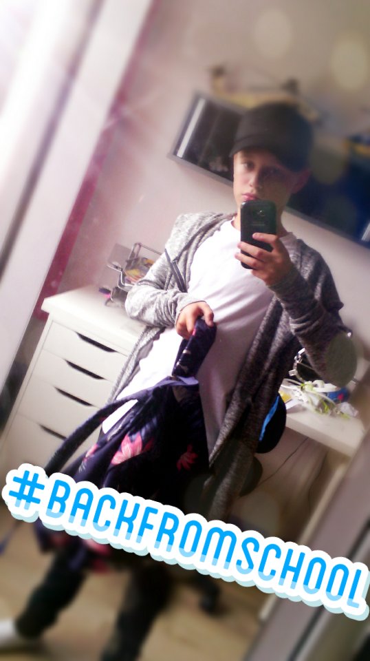 NSGV_Offical's tweet photo. Lange schooldag gehad eindelijk #BACKFROMSCHOOL. https://t.co/h9io5yjv6Y