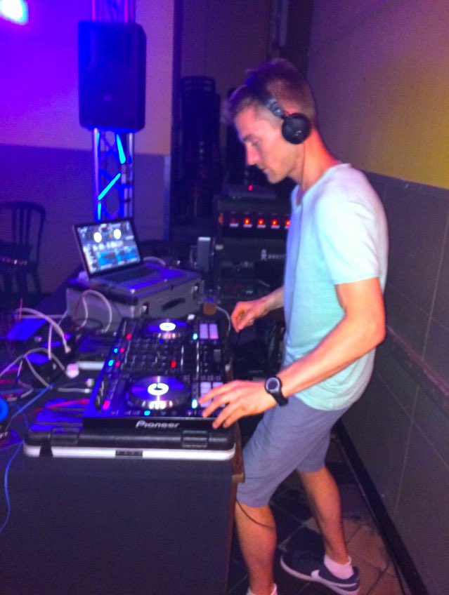 remxmusic's tweet photo. In the mix 🔉📶 #private #event #delightevent #ddjsx2 #apple #mac #pioneer #pioneerdj #macbookpro #usbcontroller #remx https://t.co/efKDNoXre2