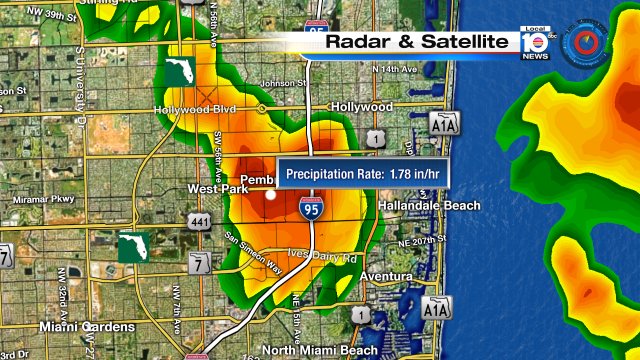 Heavy rain over Pembroke Park and Hallandale right now...drive safely! I-95 getting soaked #Flwx https://t.co/AVltOjpJcE