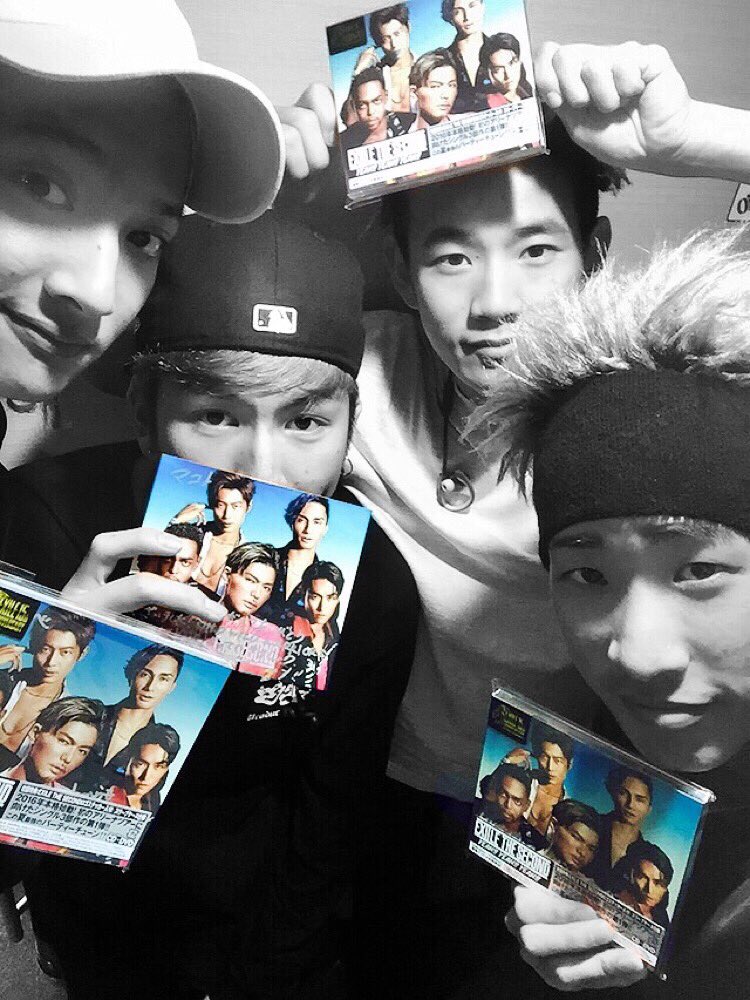 therampagefext's tweet photo. EXILE THE SECONDさんのニューシングル「YEAH!YEAH!YEAH!」が発売されました✨
メンバーの皆さんからCD頂きました！
いつもありがとうございます(^_^)！
是非皆さんチェックして下さい☀️✨
陣 https://t.co/W77LyXiYMS