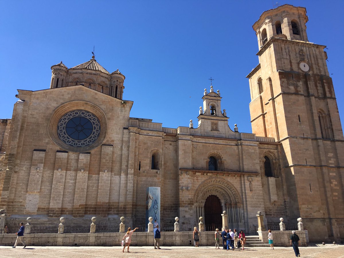 CyLEsVida's tweet photo. Así lucía ayer la Colegiata de Toro en un día espléndido para visitar @Las_Edades
con @Renfe vía @Nacho_Sandoval  
 https://t.co/jfQ6tWg94N