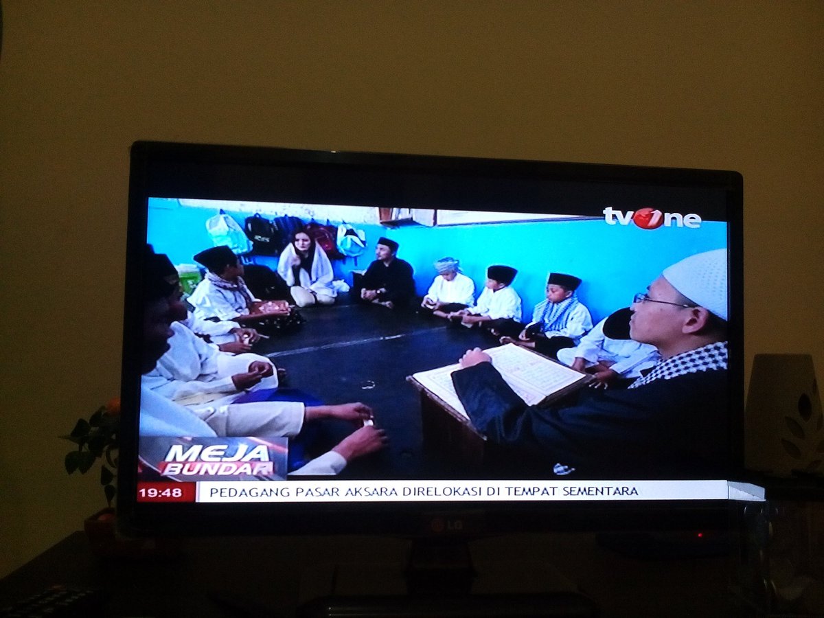 Meneteskan air mata melihat mereka dg kesederhanaan,senasib sebagai anak yatim, namun Penghafal Al-Qur'an. <a href="/MB_tvOne/">MejaBundarTvOne</a>