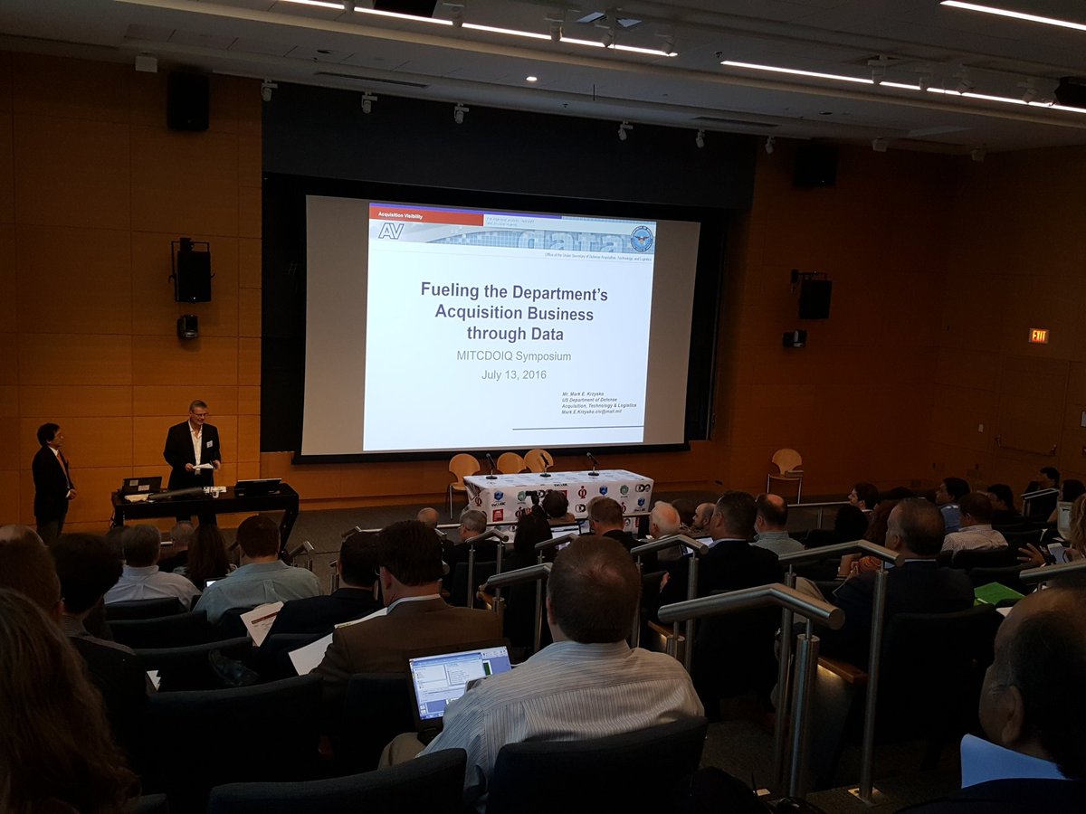 Younes_Hamdi's tweet photo. #PodiumData part of the great #MITCDOIQ #BigData https://t.co/TL1iiEiYpH