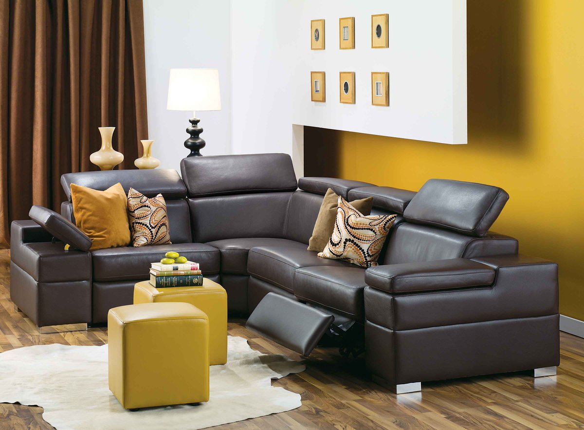 Showdown: Fabric vs. Leather Sofas... thingzcontemporary.com/blogs/news/168… #durableleather #leatherfurnishings #easytoclean