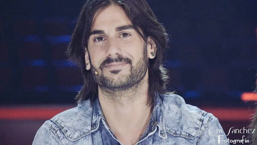MariaaCanaria's tweet photo. Será cantautor, pero lo que hace es magia. https://t.co/I8O7OBQH7d