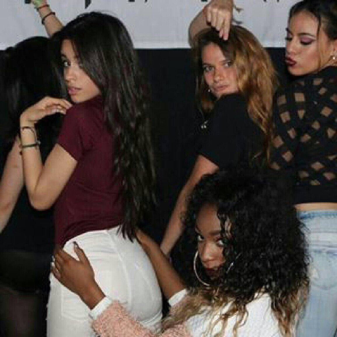 fiftwsquad's tweet photo. VOTE CHICKENS
#VeranoMTV2016 Fifth Harmony https://t.co/dqSeDuKWpk