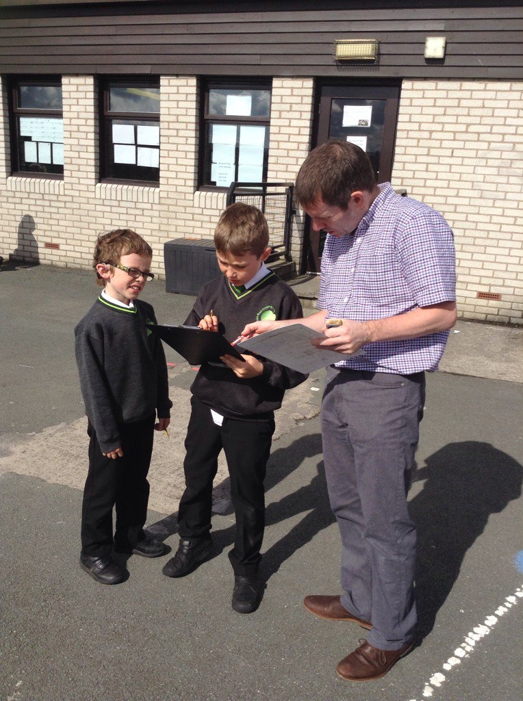 OnoFnlomce_net's tweet photo. Solving multiplication problems #BringYourParentToSchoolDay #LRAY3 https://t.co/gvptlXYRxo
