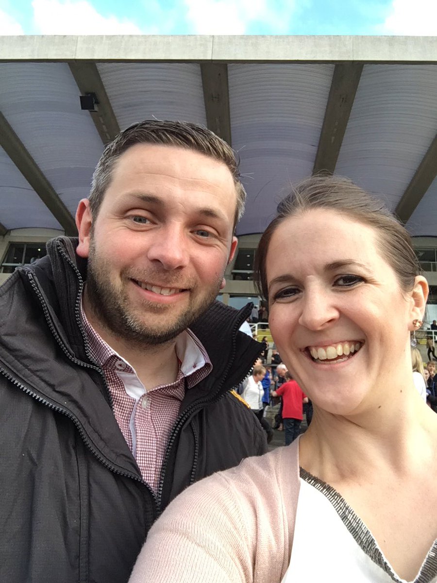 penmines's tweet photo. #sandownselfie https://t.co/Tc9k1v66v3