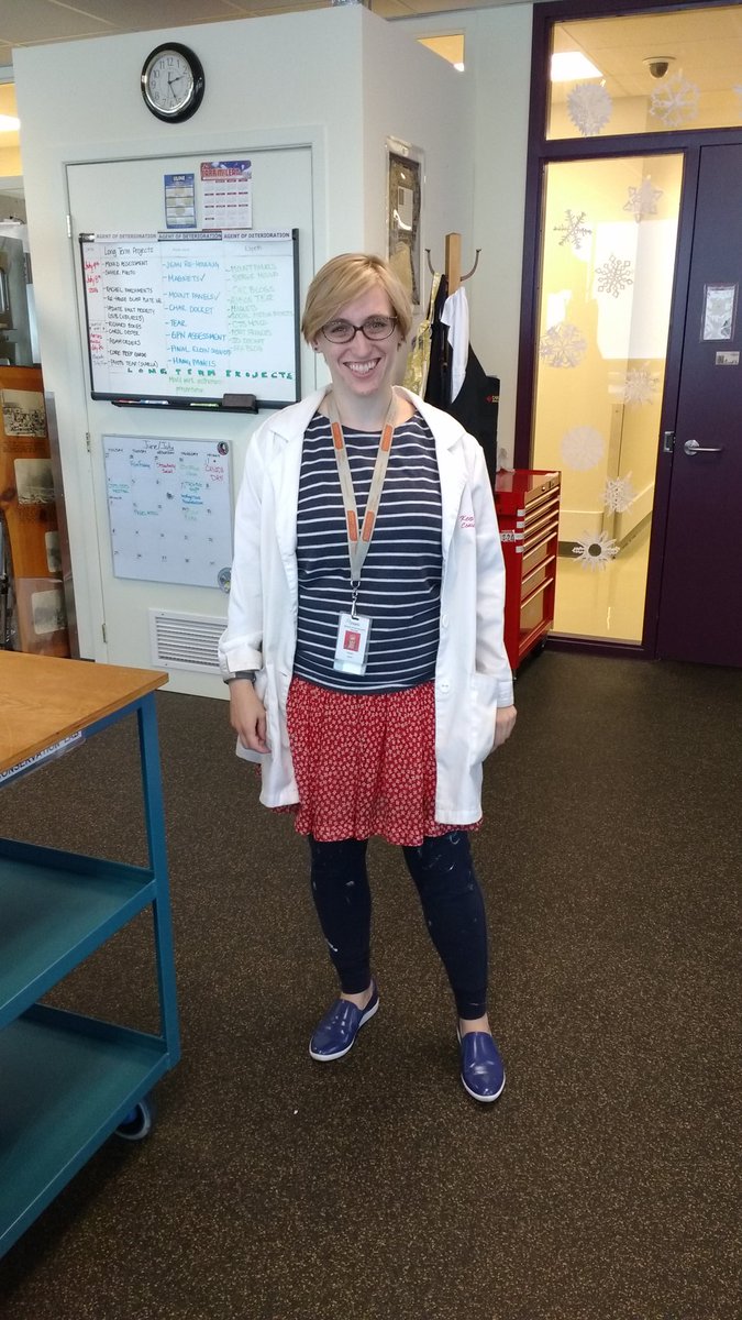 PhotoCons's tweet image. When it&apos;s 40 degrees out but you have to work in the vaults. #archiveproblems #conservationproblems #layers