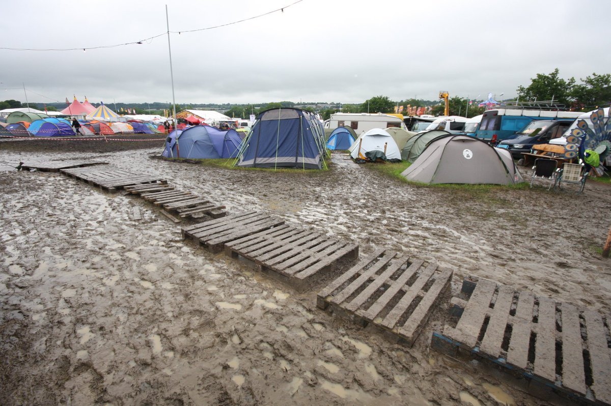 OrganicEnergy's tweet photo. Just been looking back at our Glastonbury 2016 #ecoshower. Seems it went down really well. Better than a mud bath! https://t.co/GRxTWGNurZ