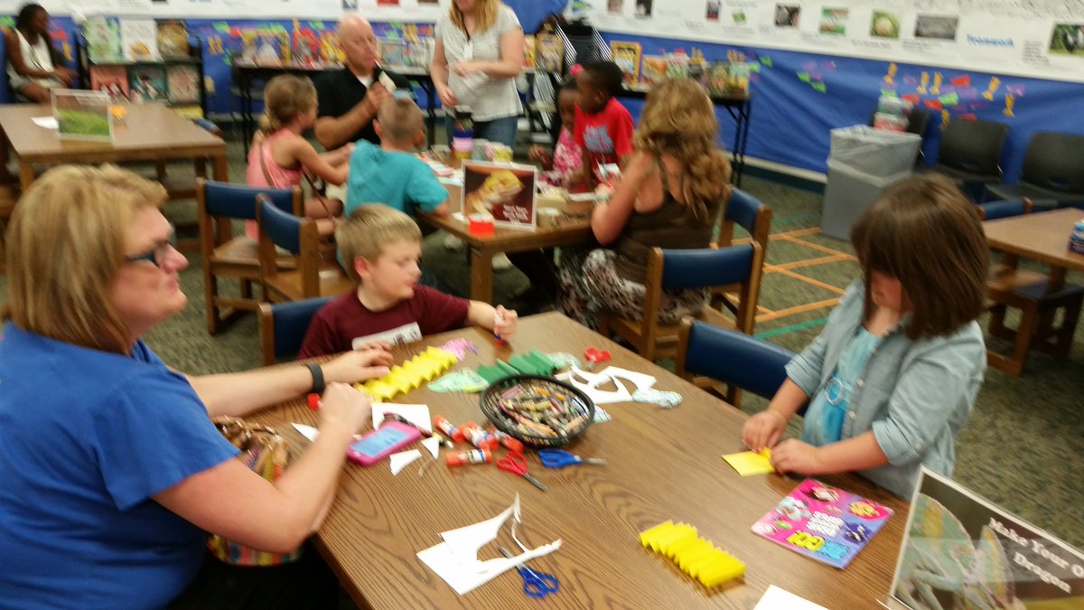 HelenBugh's tweet photo. Prairie Point Pioneers Summer Reading at Mid continent Boardwalk! https://t.co/13AImhVwxn