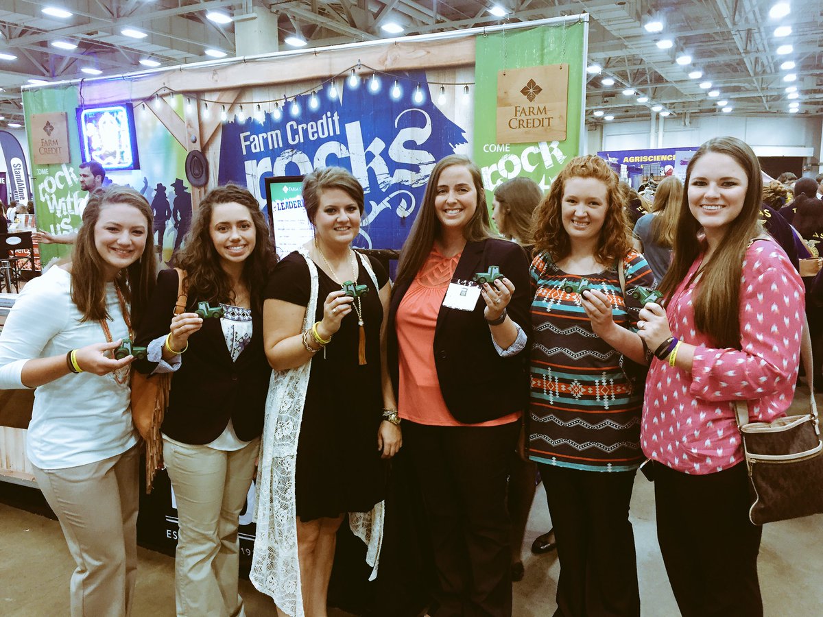 Gessner_TeachAg's tweet photo. #StateFFAConvention #FarmCreditRocks π https://t.co/5ZMB6ZpAPD