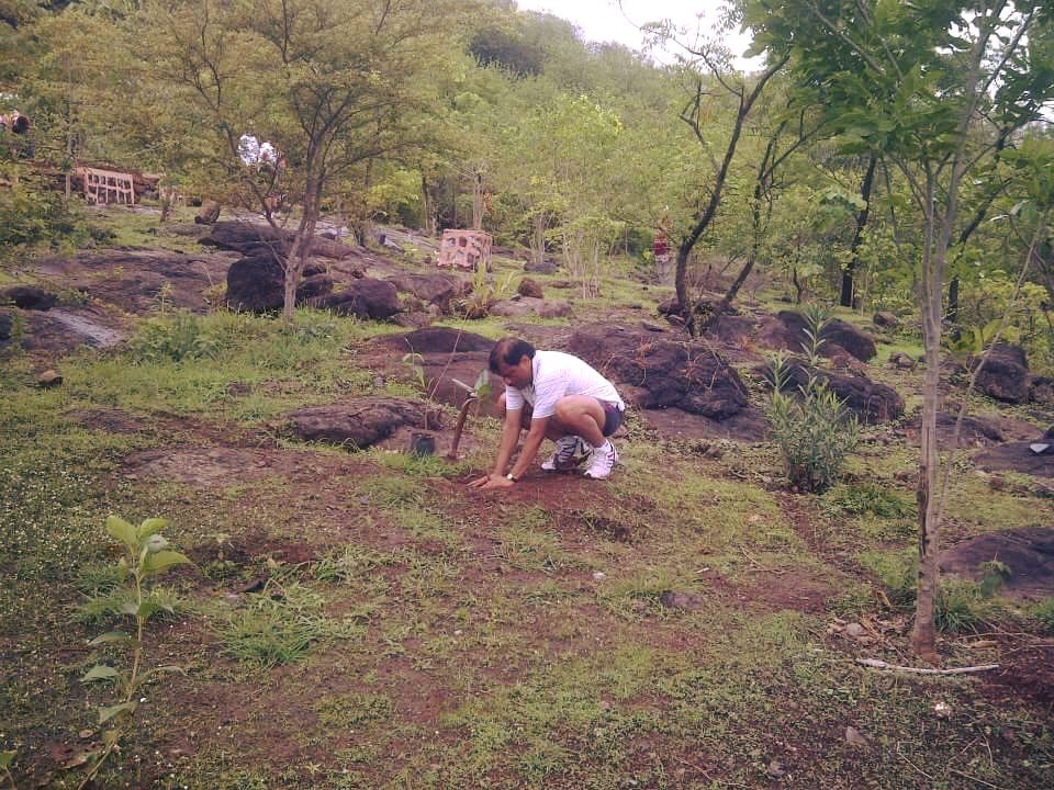 SunilChavan_IAS's tweet photo. झाडे लावा, झाडे जगावा @thanecityonline @SJaiswal_IAS @malavi_sandeep #TMC https://t.co/ksV2yidbUD
