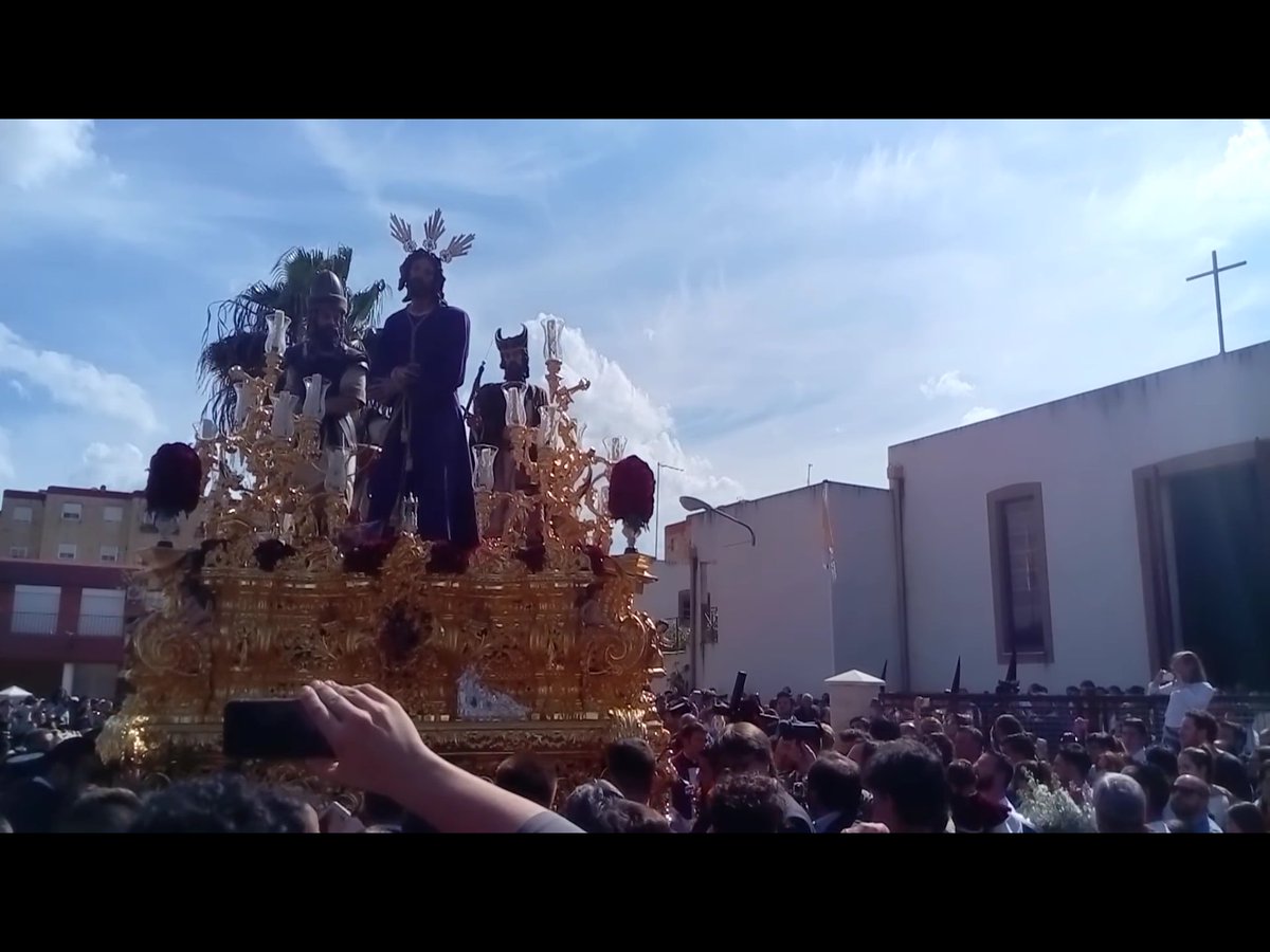 Miercoles de cofradías en #Jerez youtu.be/dr8zbmnH2eo <a href="/SoberanoJerez/">Hdad. Soberano Poder</a>