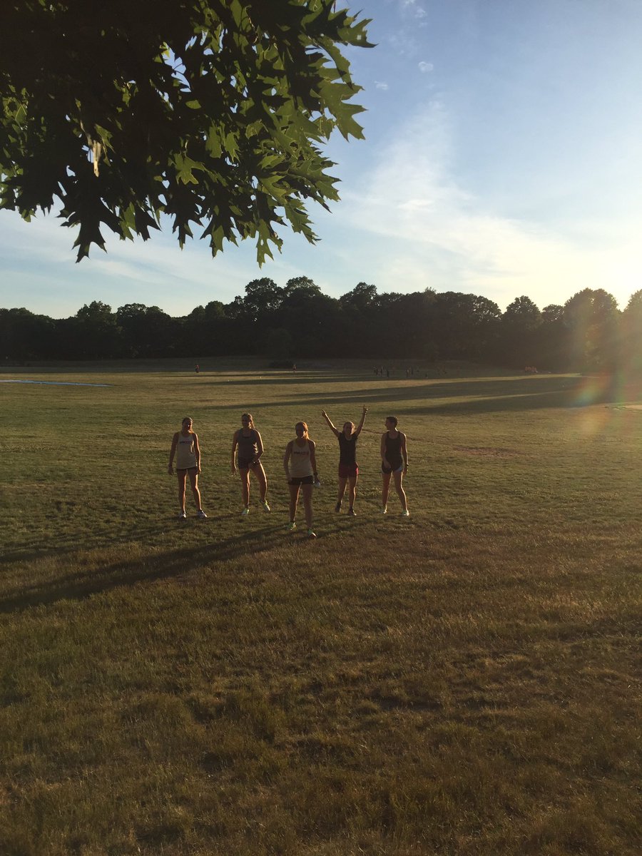SBRBoston's tweet photo. Starting line with @gbtcrunning ready for some tempo at @franklinparkbos ! #franklinpark #loverunning #crosscountry https://t.co/vGJzmL28Re