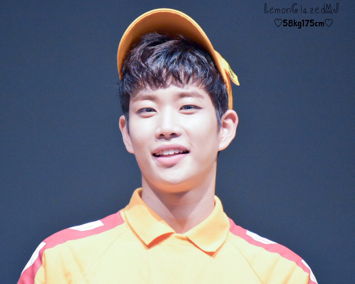 LemonGlazed_MJ's tweet photo. 160709 구로 팬싸
#아스트로 #MJ #엠제이 #명준 #ASTRO @offclASTRO @fantagiomusic https://t.co/NayCYdOsvC