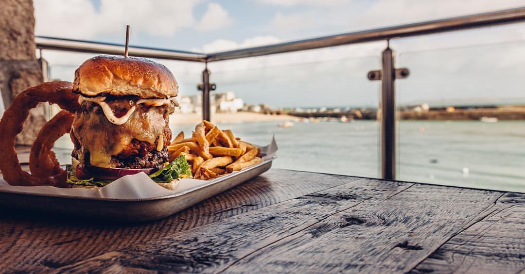 Along with <a href="/HubboxPlymouth/">Hubbox Plymouth</a> enjoy #Hubbox <a href="/HUBBOXPentewan/">HUBBOX Pentewan</a> @TheHubBox @HubStives <a href="/HubBoxExeter/">Hubbox Exeter</a>! #Burgers #Beer #Dogs