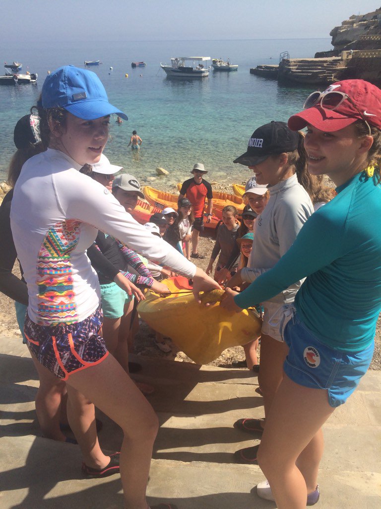 JCGGeog's tweet image. Team work. Kayaks on the water. Great day paddling. #gozo @jcg_live