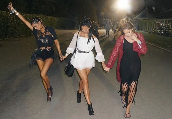 EmmaThou's tweet photo. EiP Gang 👸🏻👸🏻👸🏻🎉 #ibiza https://t.co/wQLmNqaToh
