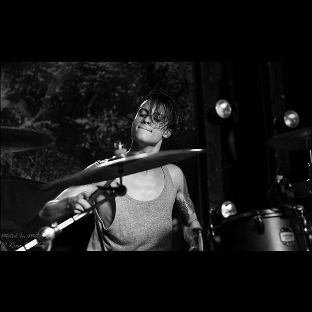 _RoyalConcept_'s tweet photo. ✶ Nick Folio ✶
🇺🇸 American 🇺🇸
|Drummer | BΛD ʘMENS| https://t.co/aKcykZDyge