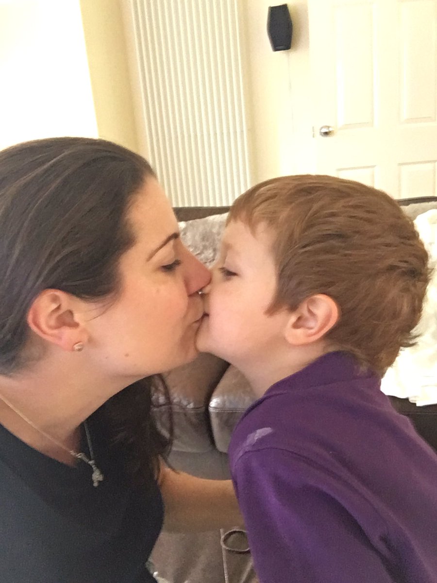 Not quite as glam as <a href="/victoriabeckham/">Victoria Beckham</a> but just as much love, lets start a new kind of selfie: #lovingkisses #mwah