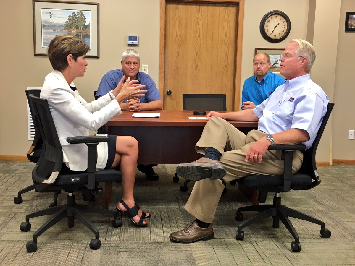 KimReynoldsIA's tweet photo. Successful apprenticeship programs, like @bellbrothersdsm, are critical to growing IA's workforce.  #FutureReadyIA https://t.co/LuHyhuRUTN