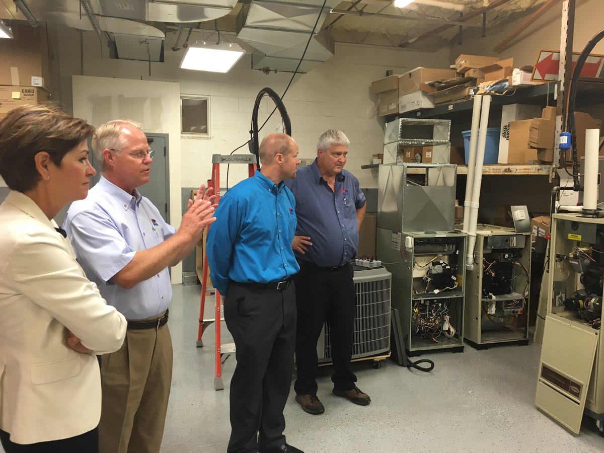 KimReynoldsIA's tweet photo. Successful apprenticeship programs, like @bellbrothersdsm, are critical to growing IA's workforce.  #FutureReadyIA https://t.co/LuHyhuRUTN