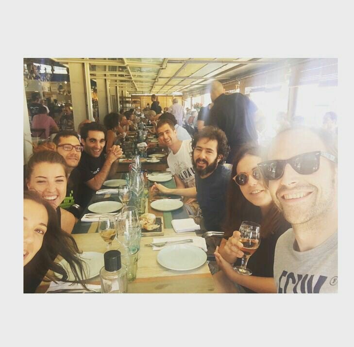 Estudio34's tweet photo. @estudio34 celebrando el verano con paella del escriba, 
no hay mejor compañía que estar en familia :) https://t.co/KWIjYyKb9m