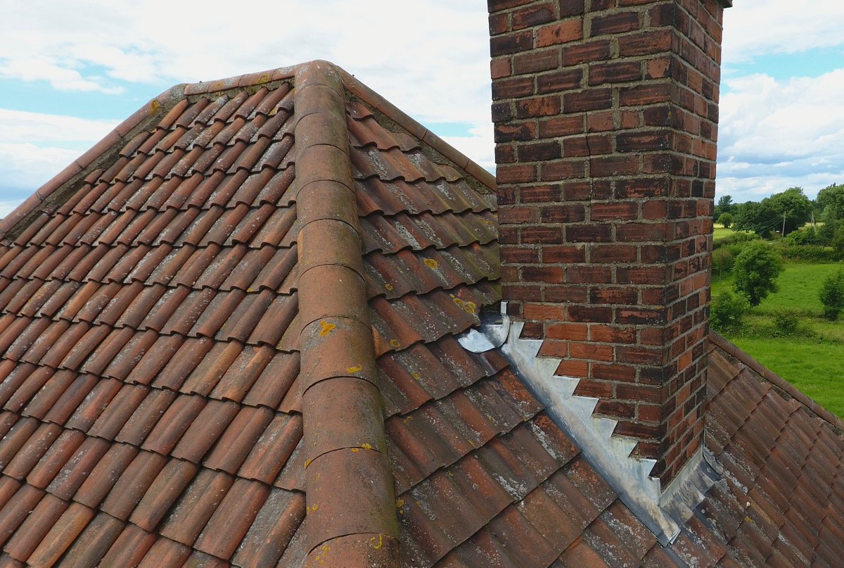 LSidekick's tweet photo. roof survey today threw up some interesting finds. Save money. Use a #drone #rooftop #inspection from £95 https://t.co/k7NTGT9tsL