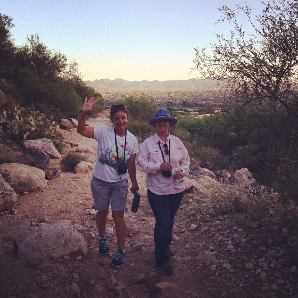 wnpa1938's tweet photo. Another sunrise hike to begin a day of #nps & #wnpa training. #forwardtogether2016 https://t.co/SmBU3OfcRS