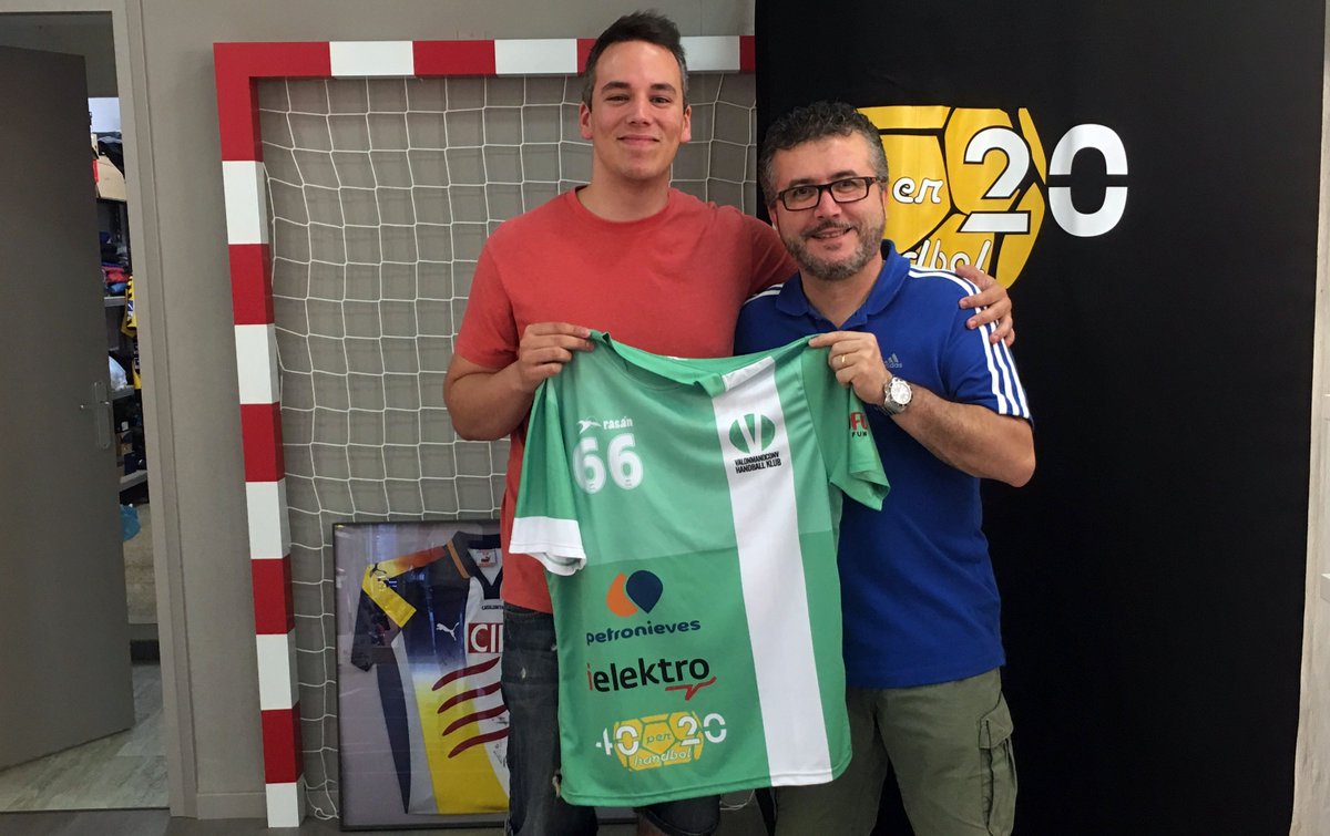 .<a href="/40per20H/">40per20 Handbol</a> Handbol Gavà acoge la presentación de las equipaciones Valonmano HK > goo.gl/ZGkKMl