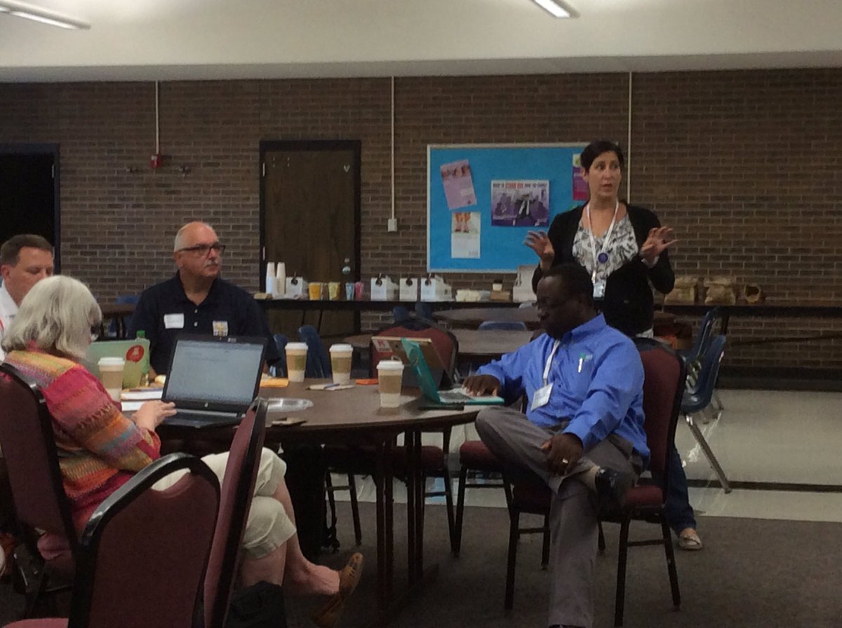 @PrincipalStager sharing ways to start your own <a href="/EdcampUSA/">Edcamp Community by Digital Promise</a> in your area. #edcampldr <a href="/edcampldrmi/">EdCampLdrMI</a>