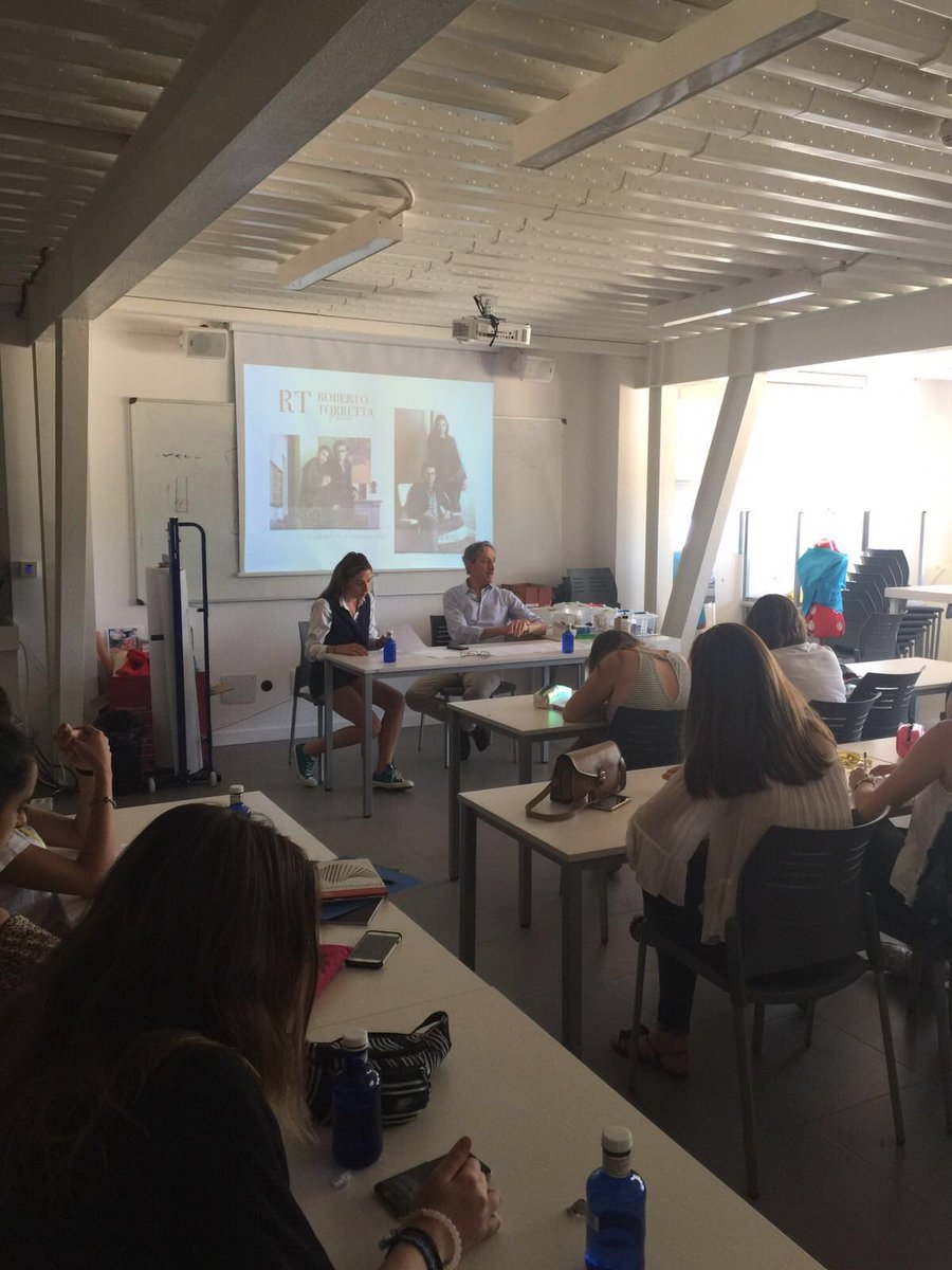 campus_moda's tweet photo. .@RobertoTorretta nos cuenta su experiencia en el mundo de la #moda | #campusmoda #ufvmadrid https://t.co/bzG6zV09ej