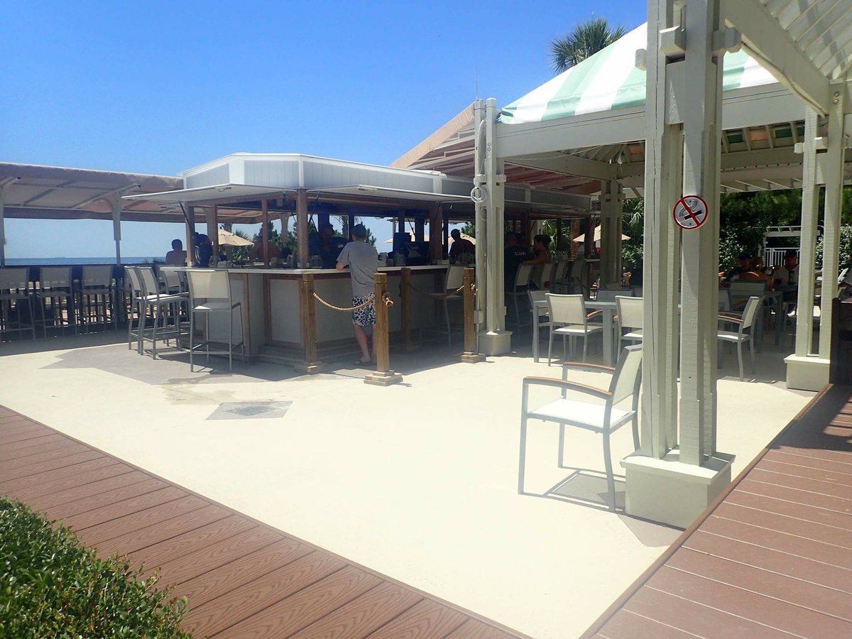 jordharpstrite's tweet photo. Disappointed w/ @Marriott 4 getting rid of #poolbarjims drink menu is tiny, pricey &amp; bar is empty #grandeoceanresort https://t.co/bmcgTvBwLK