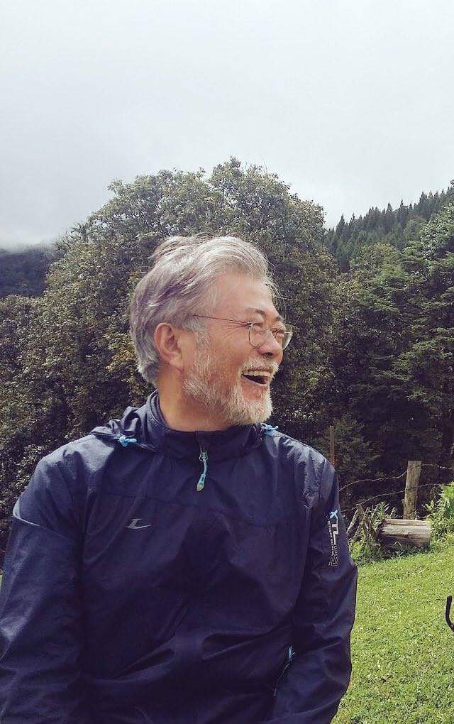 <a href="/LJS_MOON/">문바라기</a> 늘 느끼지만 문대표님은 글이든 말씀이든 군더더기가 없으세요.
명쾌하신..
청량한 사이다같으세요.