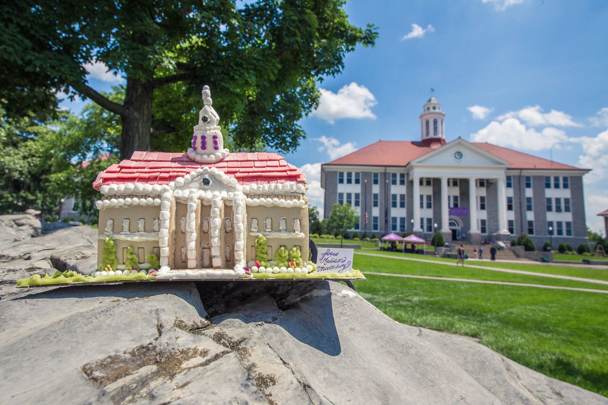 JMUAlumni's tweet photo. Kristin Guntharp ('16) you take the cake! Thanks for sharing your sweet replica of Wilson Hall @JMU #JMUAlum https://t.co/RdFycPtx1G