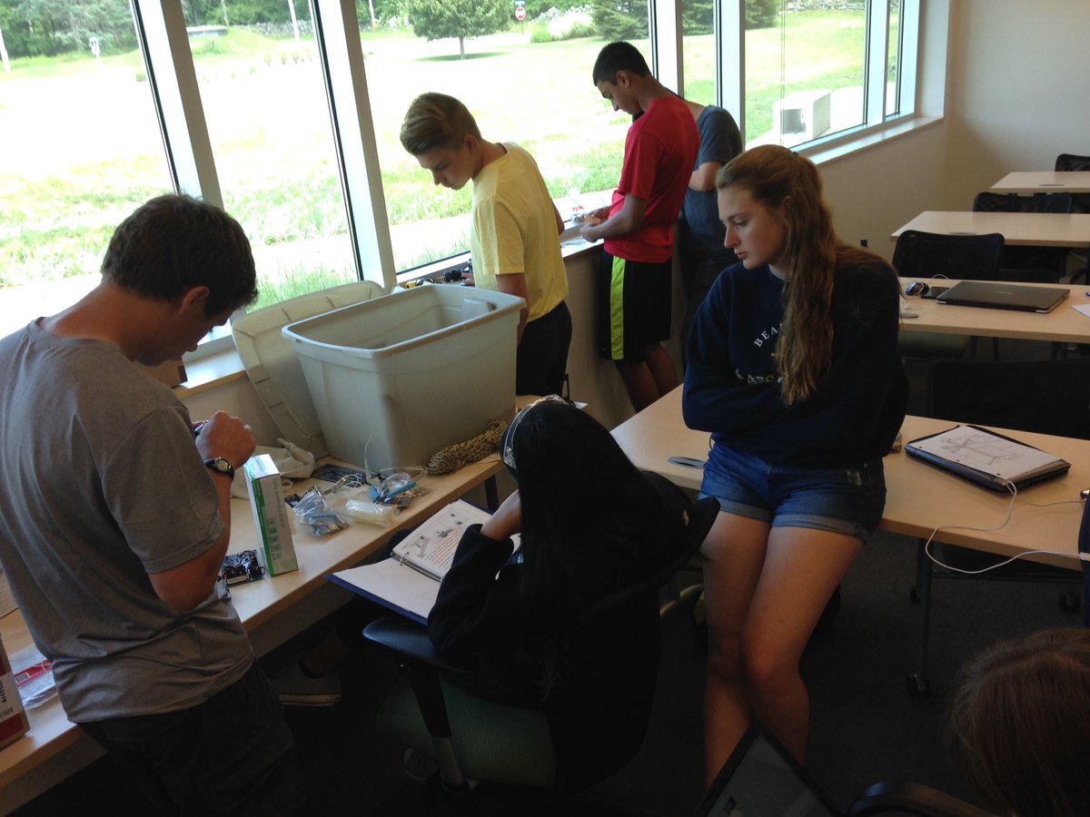 ScienceWithMsK's tweet photo. @Zsuppan1stNC We've started working on the #OpenROV https://t.co/0TZvIMAEio