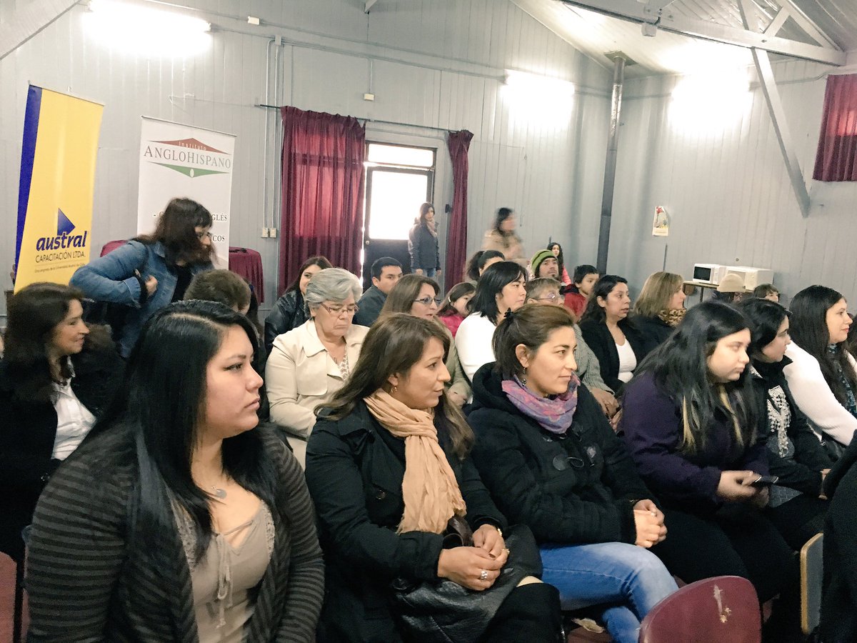 vocerialosrios's tweet photo. En la #UnionCL acompañamos a 20 mujeres y hombres de la comuna en la certificación de Becas Laborales @Sencerios https://t.co/tZiCDa2Xmp