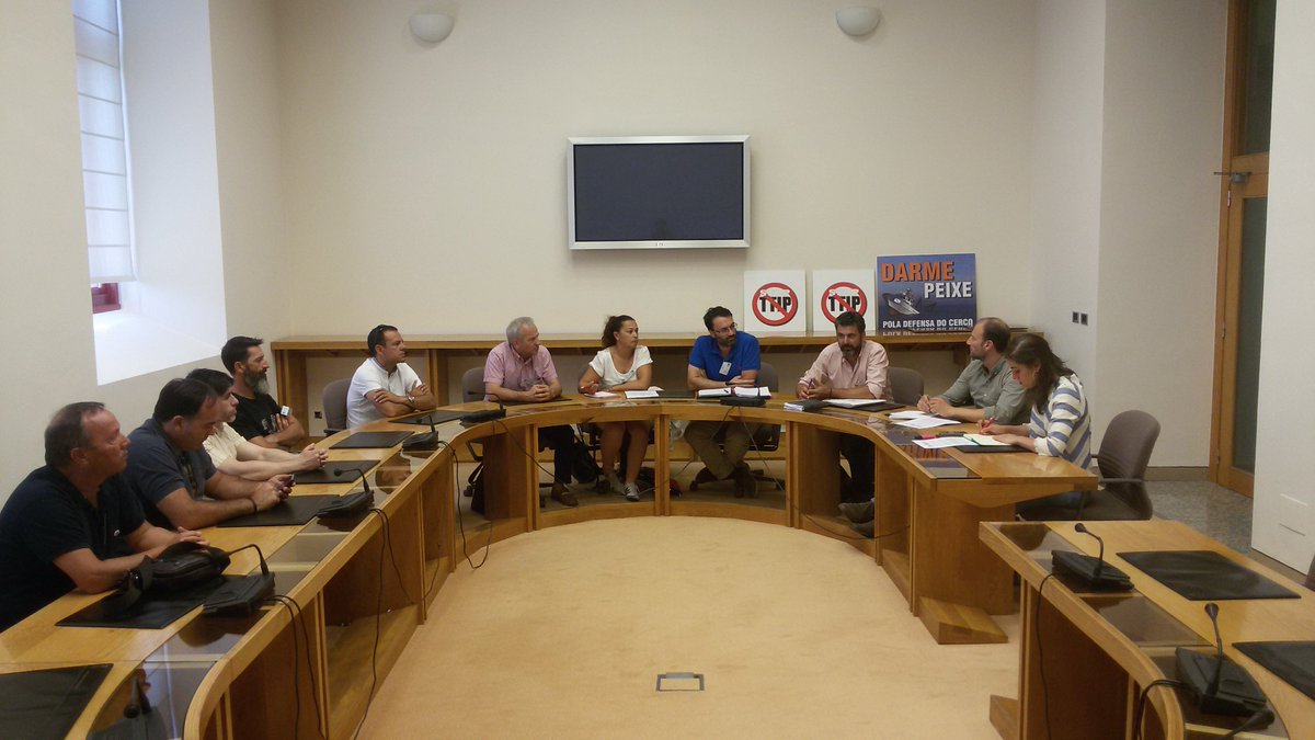 <a href="/eva_solla/">Eva Solla Fernández</a> e <a href="/ramonvazquezdia/">Ramón Vázquez</a> reúnense no <a href="/PAr_Gal/">Parlamento Galicia</a> con sindicalistas de Vulcano e do naval vigués.