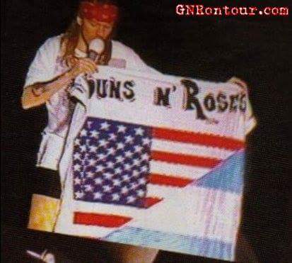 GNR_ARG's tweet photo. La historia se repite! Guns N' Roses vuelve a River luego de 23 años, con 4 miembros del Use Your Illusion Tour https://t.co/sYtuXsqnMU
