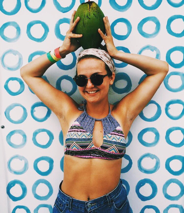 SeasideHumans's tweet image. who lives in a coconut under the sea?!🌞 @rawandjuicylife #HumansofSeaside