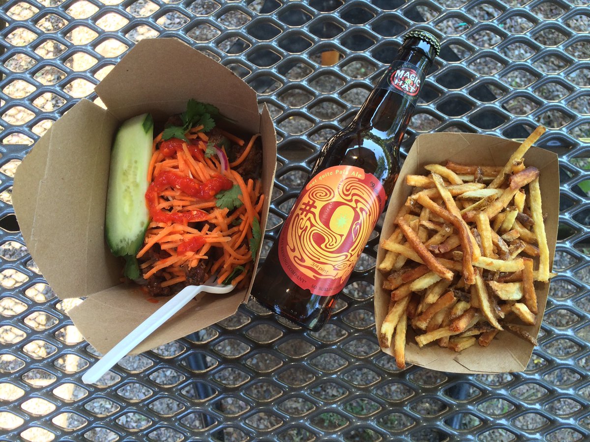 magichat's tweet photo. Celebrating #NationalFrenchFryDay in style with truffle fries from the delicious Dolce VT foodtruck. https://t.co/zBcvvp9pDQ