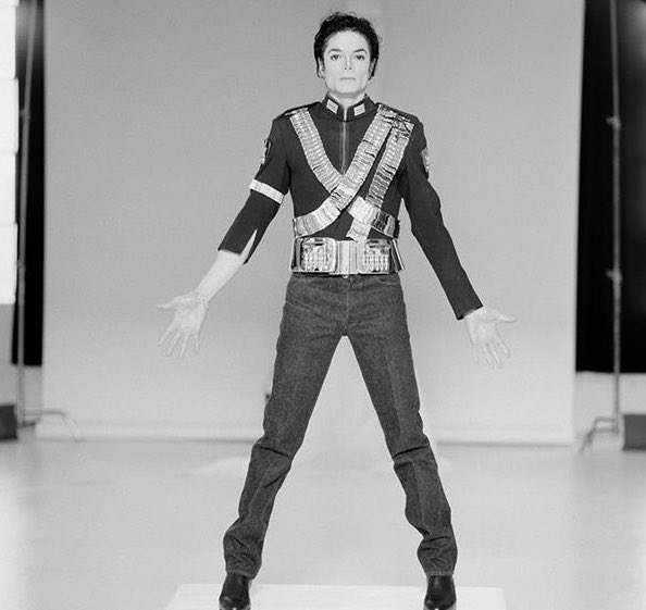 MICHAEL JACKSON WHITE HISTORY FIGURINE