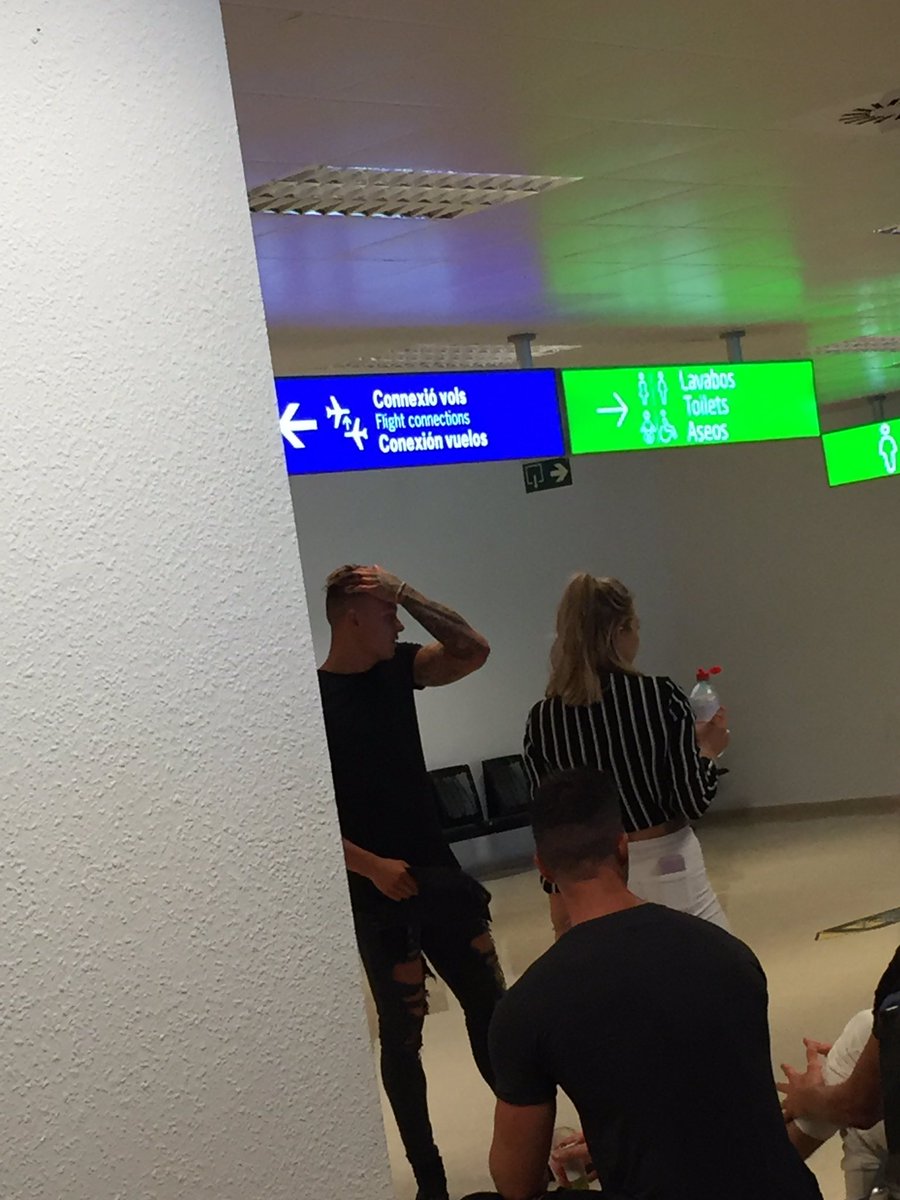 Robinas1st's tweet photo. #LoveIsland airport https://t.co/ACrQ9UqhYb