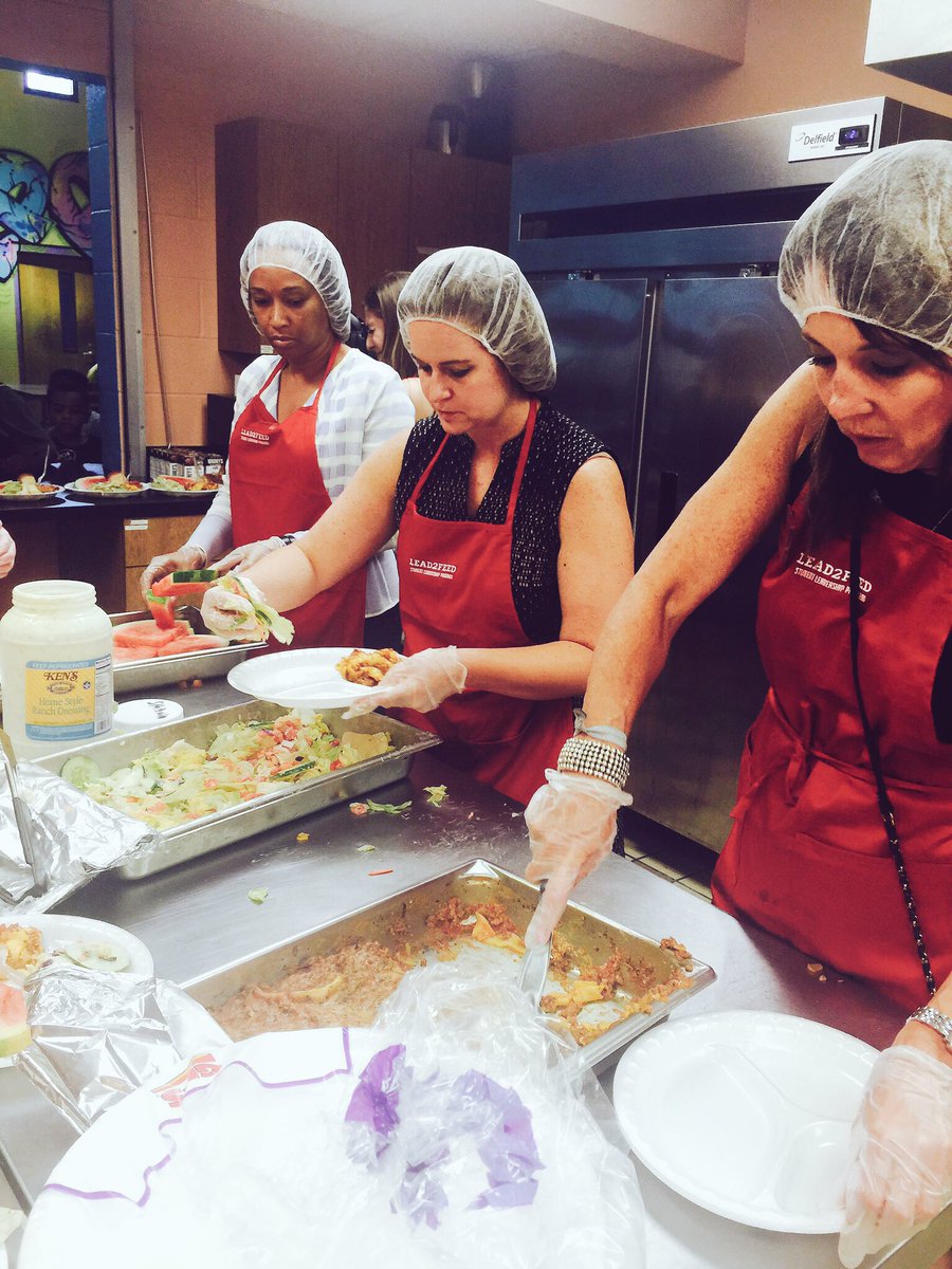 NovakFamilyFndt's tweet photo. Leading &amp; feeding w/ @LeadtoFeed educators @daretocarefb sites! What great partnerships coming together! #L2F2016 https://t.co/UvyVwSOOoO